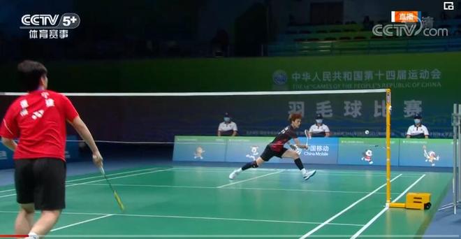 年轻队员在 年轻队员在